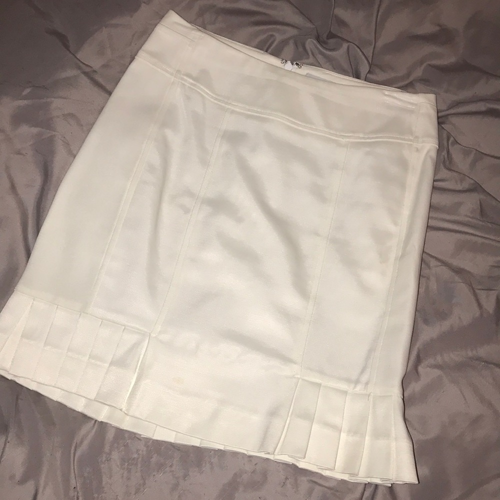 Bebe white pleated mini skirt